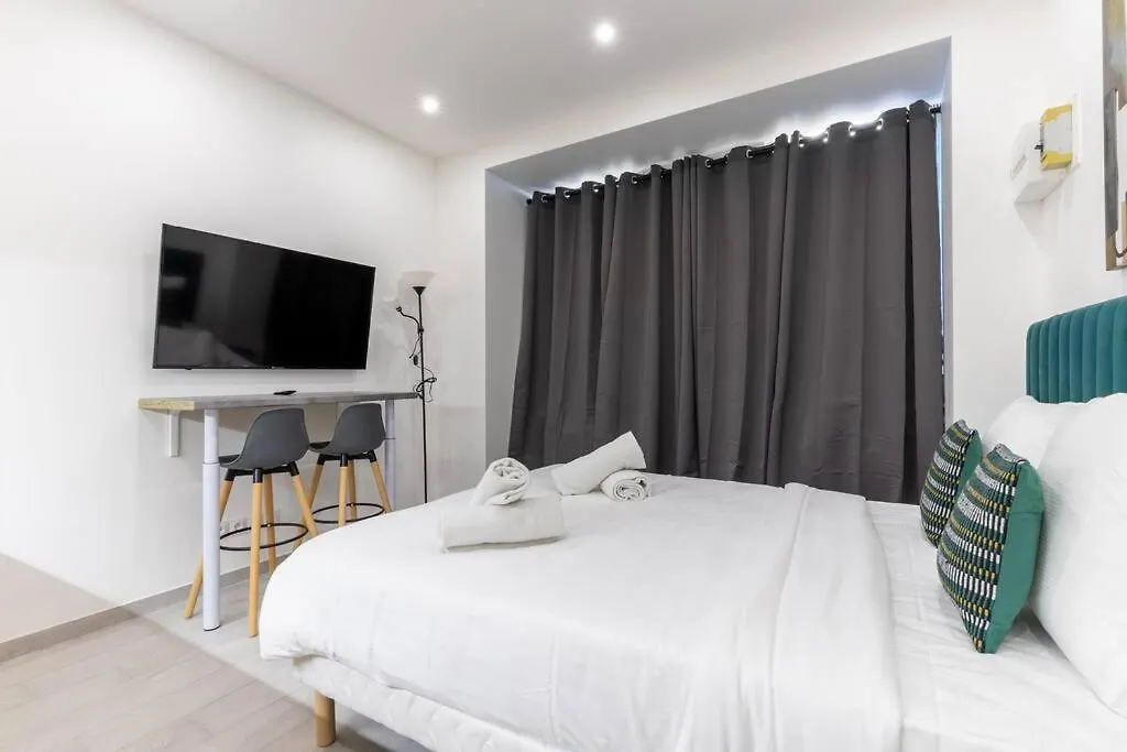 Appartamento Studio De Charme Au Coeur Des Batignolles Parigi